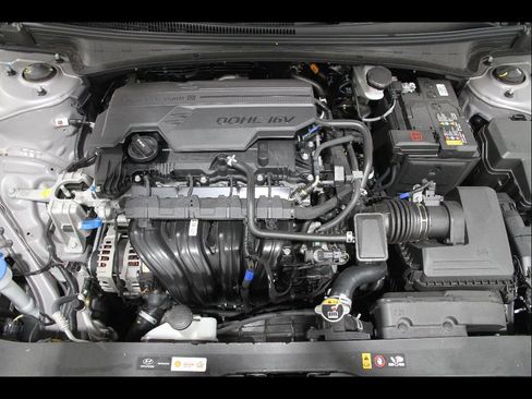Certified 2025 Hyundai Elantra Sport FWD image 19