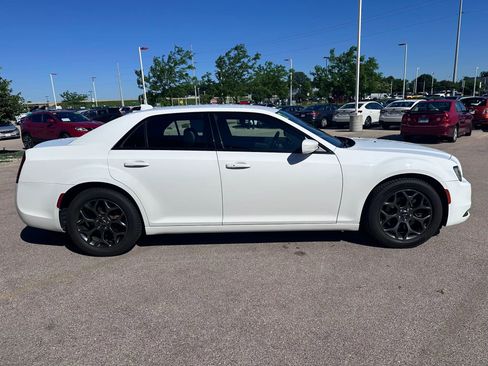 Used 2017 Chrysler 300 S AWD/4WD image 4