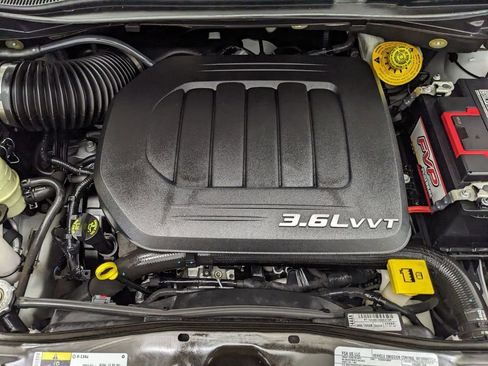 Used 2019 Dodge Grand Caravan SE FWD image 24