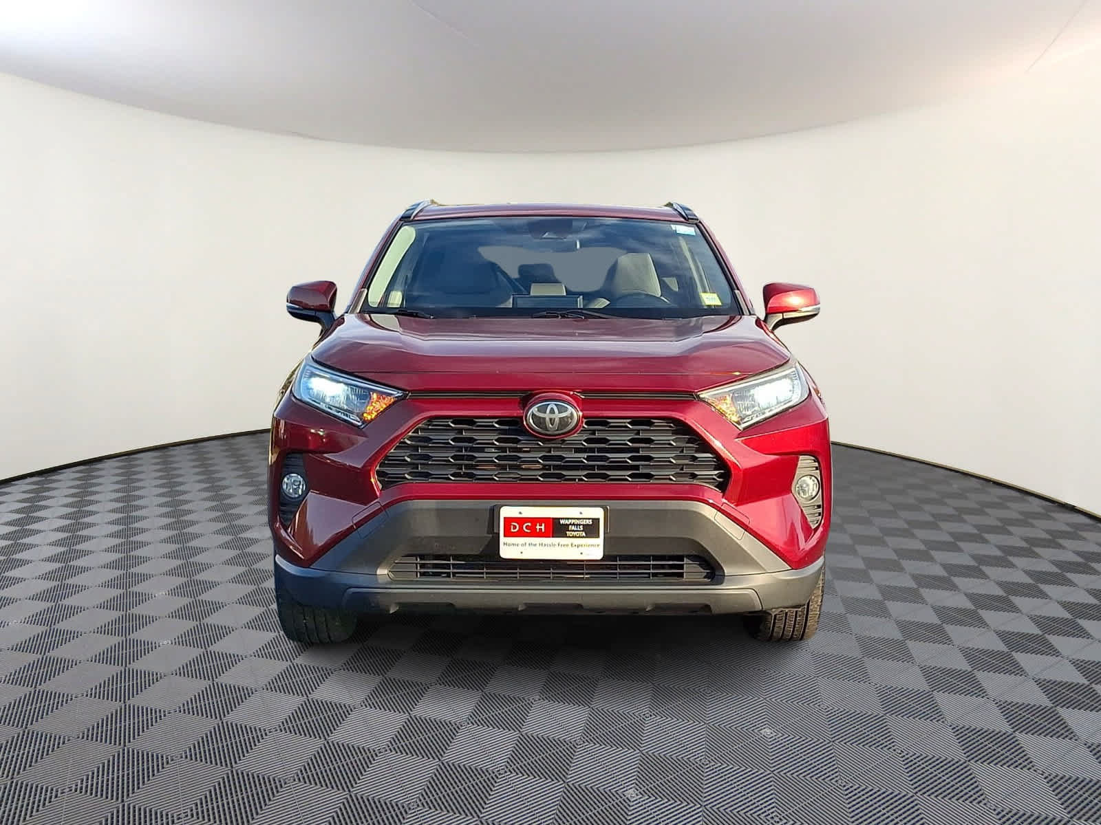 Used 2019 Toyota RAV4 XLE w/ Convenience Package FWD image 3