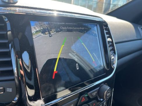 Used 2022 Jeep Grand Cherokee Laredo X image 4