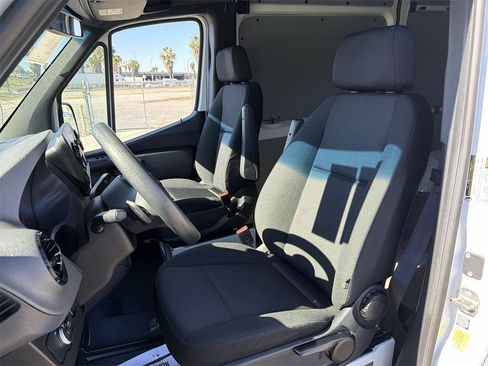 Used 2022 Mercedes-Benz Sprinter 2500 image 13
