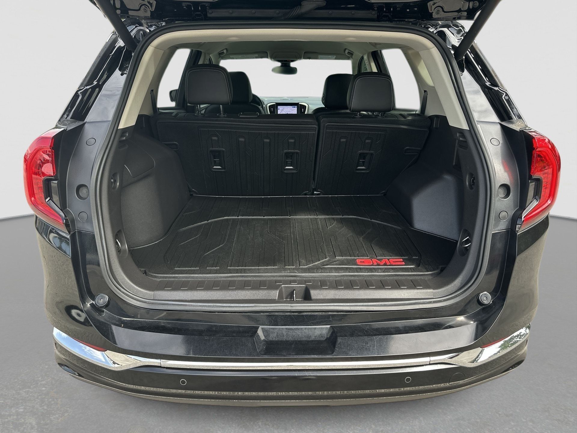 Certified 2024 GMC Terrain Denali w/ Denali Premium Package AWD/4WD image 26