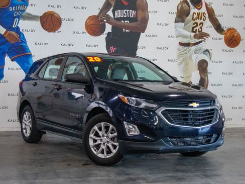 Used 2020 Chevrolet Equinox LS FWD image 2