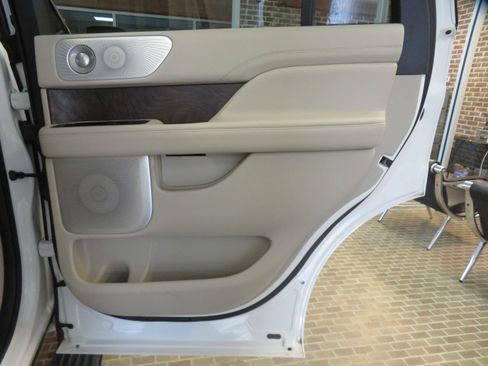 Used 2020 Lincoln Navigator Reserve w/ Luxury Package image 21