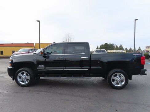 Used 2016 Chevrolet Silverado 2500 High Country w/ Duramax Plus Package image 4