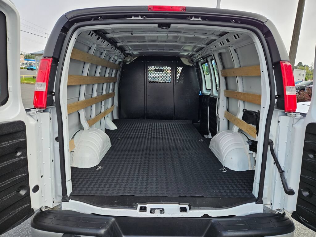 Used 2025 GMC Savana 2500 w/ Driver Convenience Package RWD image 9