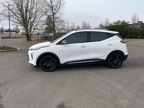 Used 2023 Chevrolet Bolt EUV Premier w/ Sun & Sound Package image 2