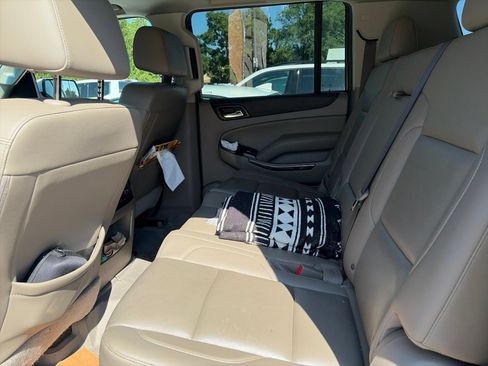 Used 2019 GMC Yukon XL SLT w/ Open Road Package AWD/4WD image 3