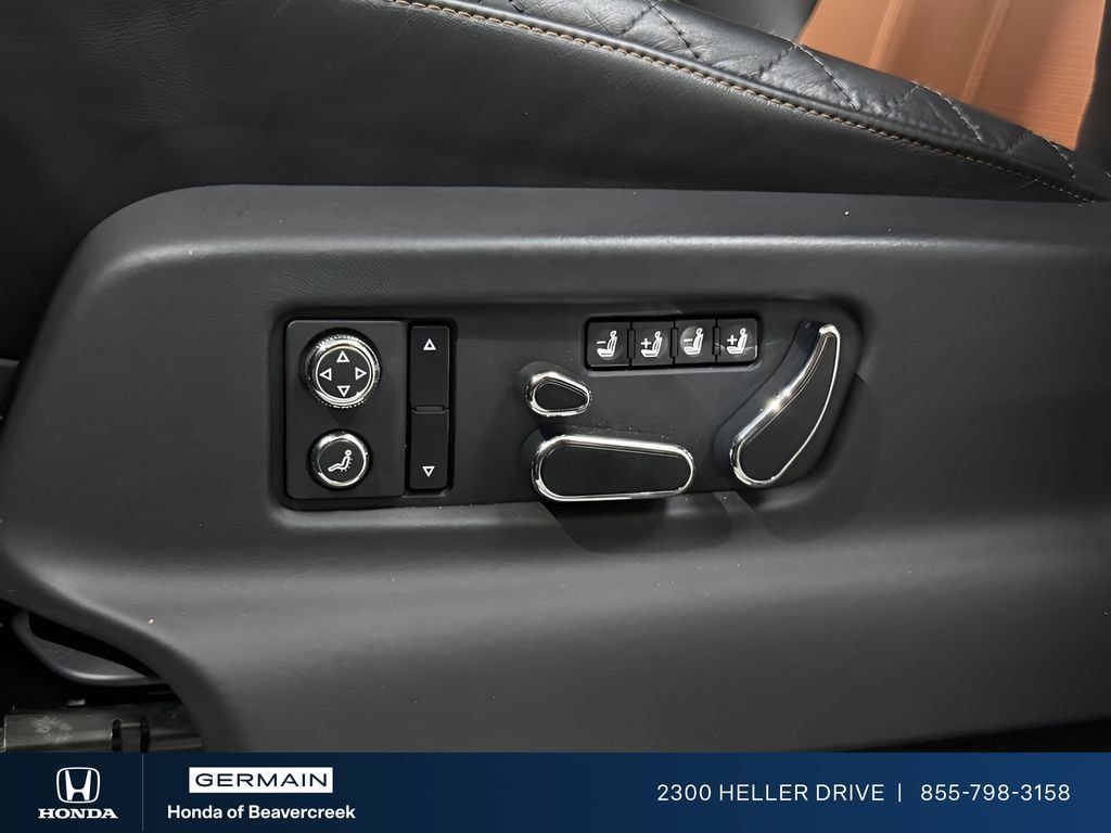 Used 2018 Bentley Bentayga AWD/4WD image 16