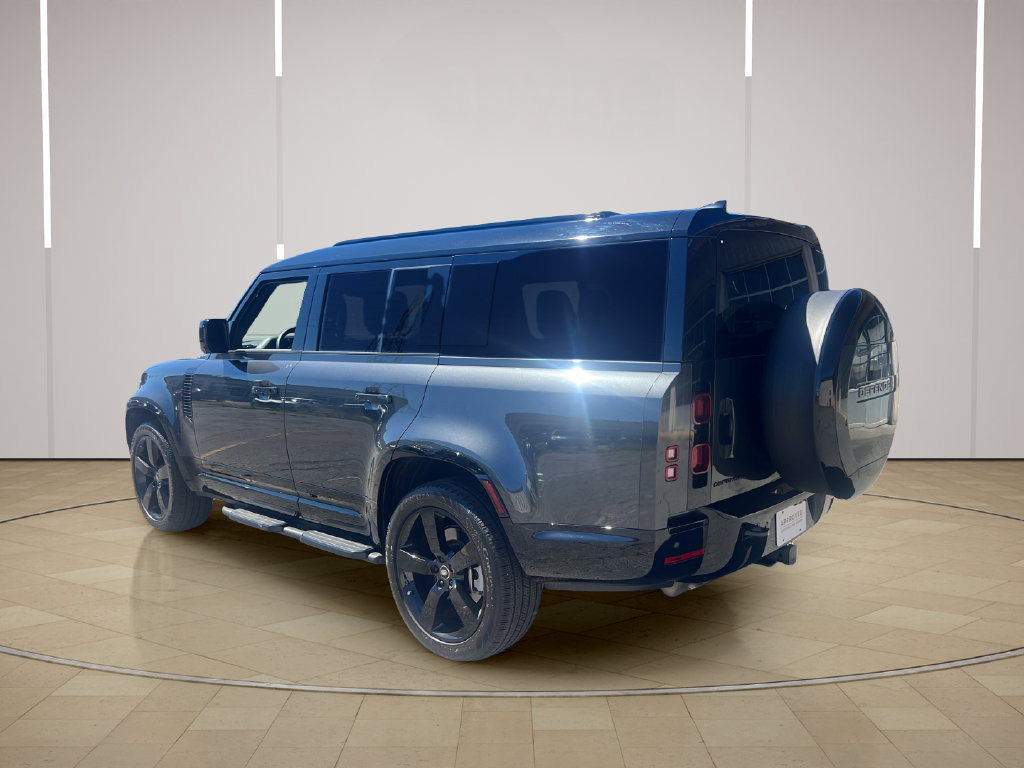 Used 2025 Land Rover Defender 130 X-Dynamic SE AWD/4WD image 3