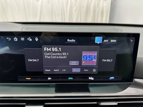 Certified 2025 Genesis GV80 2.5T Standard AWD/4WD image 16