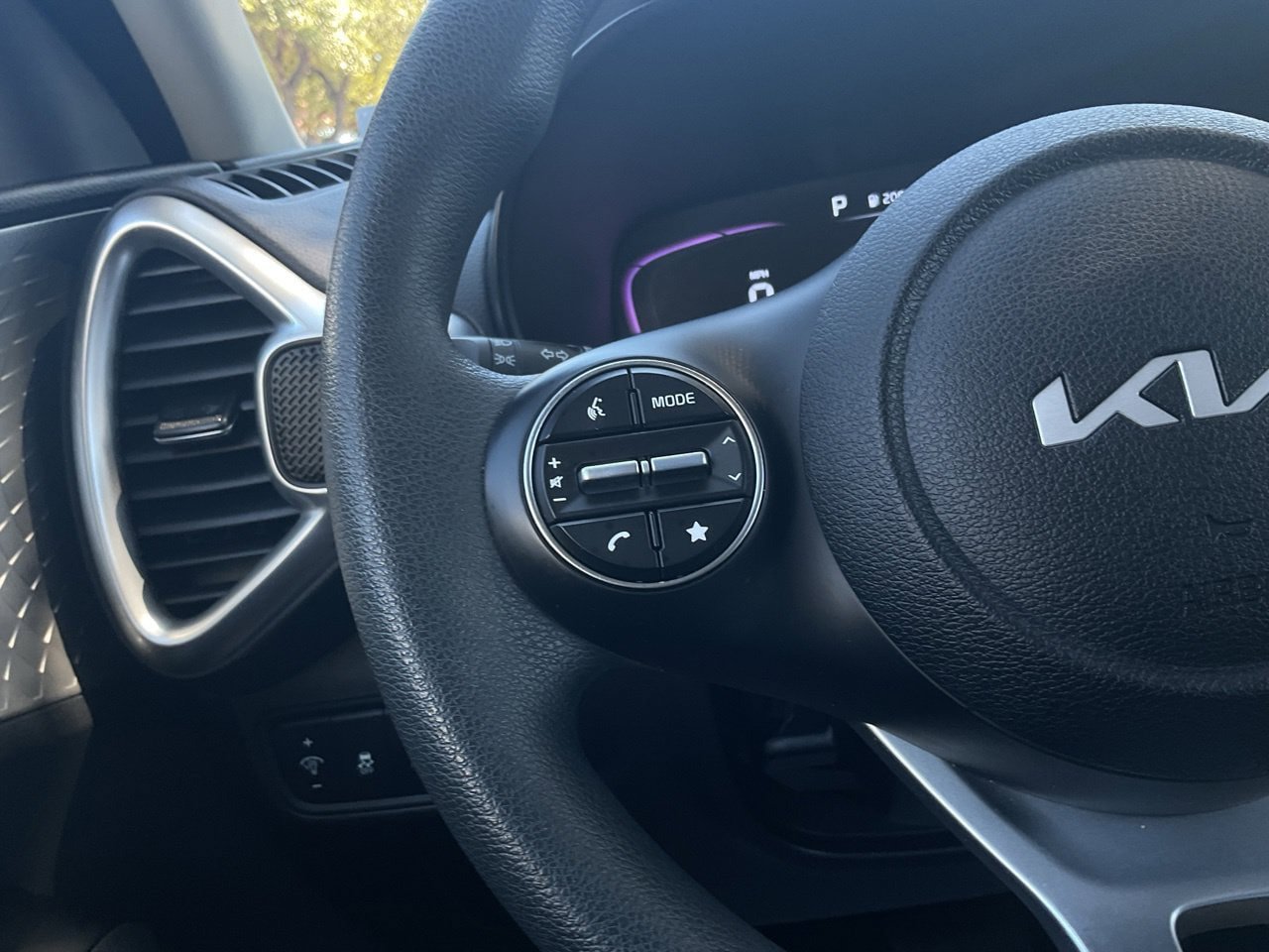 Used 2025 Kia Soul LX w/ LX Technology Package FWD image 33