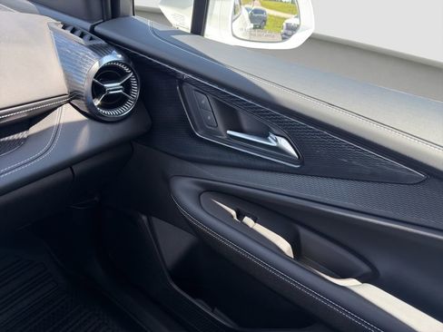 Used 2024 Chevrolet Blazer EV LT AWD/4WD image 17