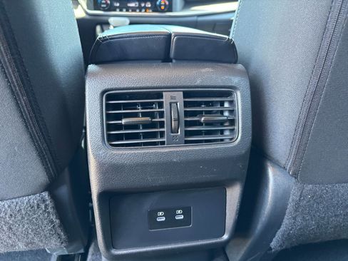 Used 2025 Nissan Rogue SV AWD/4WD image 24