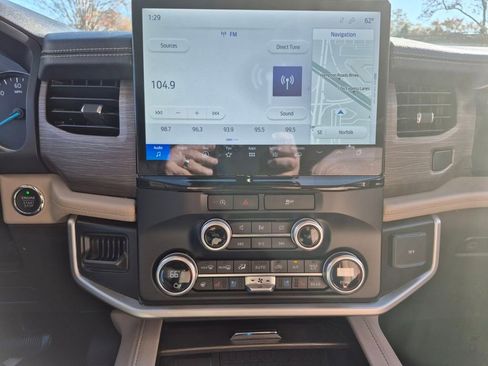 Used 2024 Ford Expedition Limited image 26