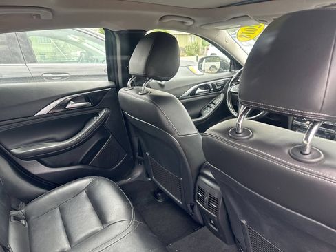 Used 2018 INFINITI QX30 Premium w/ Navigation Package AWD/4WD image 38