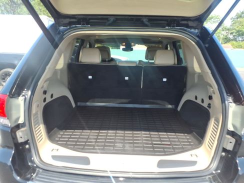 Used 2019 Jeep Grand Cherokee Limited AWD/4WD image 16
