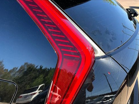 Used 2024 Kia Niro EX image 27