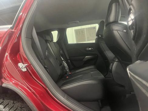 Used 2019 Jeep Cherokee Limited AWD/4WD image 11