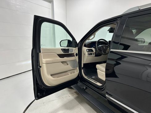 Used 2020 Lincoln Navigator L Reserve w/ Luxury Package AWD/4WD image 23