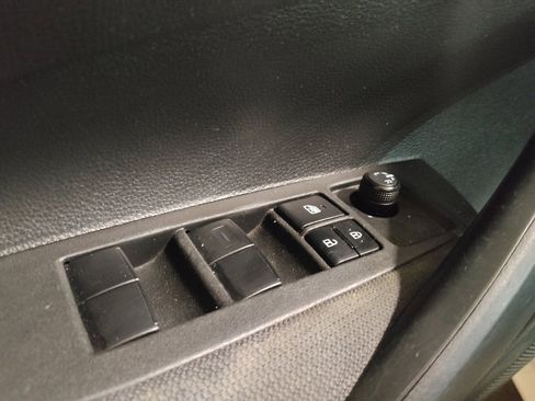 Used 2021 Toyota Corolla LE FWD image 27