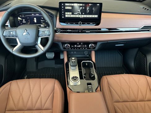 New 2025 Mitsubishi Outlander SEL image 12