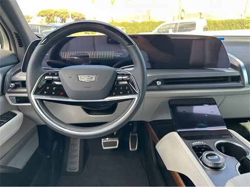 New 2026 Cadillac Vistiq Luxury image 6