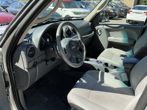 Used 2005 Jeep Liberty Limited AWD/4WD image 18