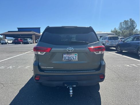 Used 2018 Toyota Highlander LE FWD image 6