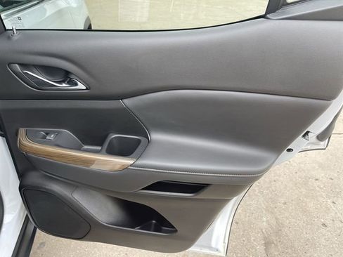 Used 2023 GMC Acadia SLE w/ Driver Convenience Package image 14