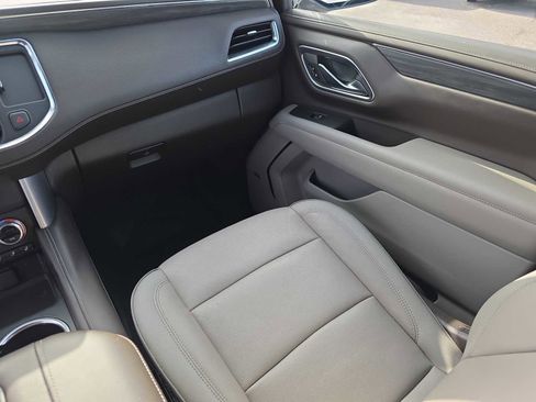 Used 2021 GMC Yukon XL SLT w/ SLT Premium Package image 14