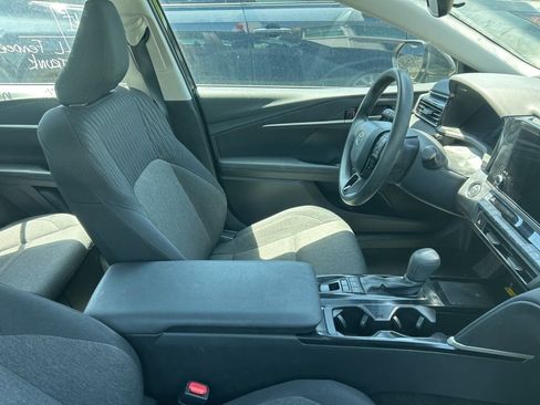 Used 2025 Toyota Camry LE image 3