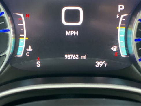 Used 2020 Chrysler Pacifica Touring-L Plus w/ Tire & Wheel Group image 28