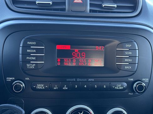 Used 2016 Kia Soul Base image 37