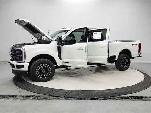 Used 2025 Ford F250 Platinum image 11