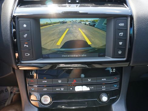 Used 2018 Jaguar F-PACE Premium AWD/4WD image 34