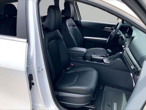 Certified 2026 Kia Sportage EX FWD image 17