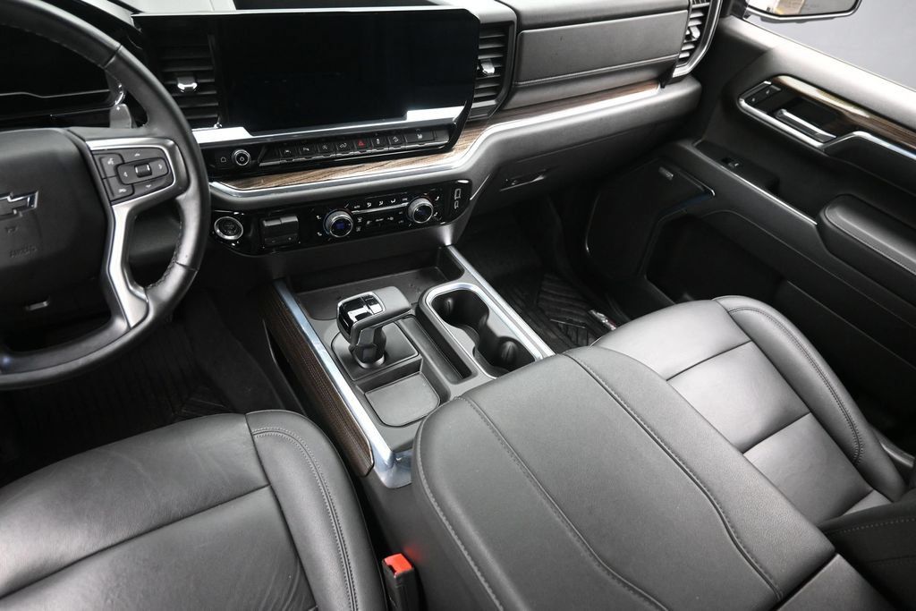 Used 2023 Chevrolet Silverado 1500 LT Trail Boss w/ LT Trail Boss Premium Package AWD/4WD image 15