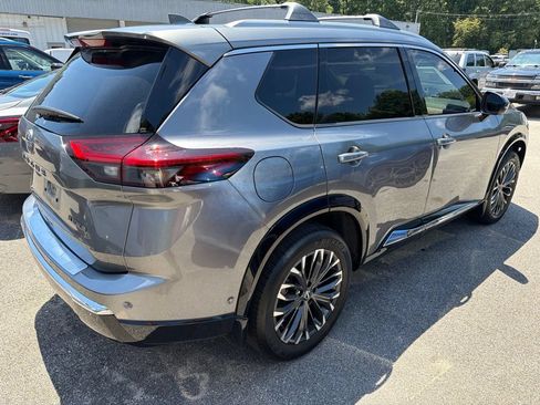 Used 2025 Nissan Rogue Platinum w/ Platinum Premium Package FWD image 2