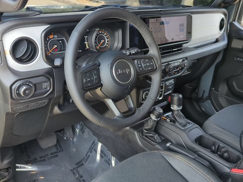 Used 2025 Jeep Wrangler Unlimited Sport AWD/4WD image 9