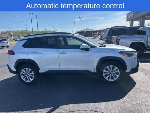 Used 2022 Toyota Corolla Cross LE image 3