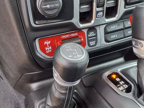 Used 2025 Jeep Wrangler Unlimited Rubicon AWD/4WD image 18
