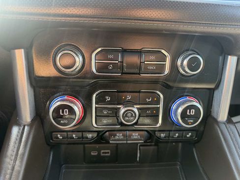 Used 2022 GMC Yukon SLT w/ SLT Premium Package RWD image 37