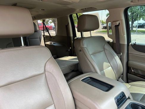 Used 2019 GMC Yukon XL SLT w/ Open Road Package AWD/4WD image 26
