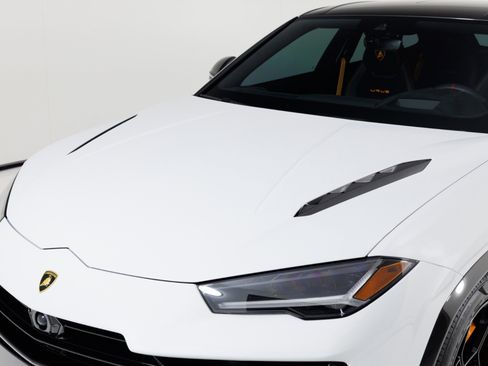 Used 2024 Lamborghini Urus Performante AWD/4WD image 71