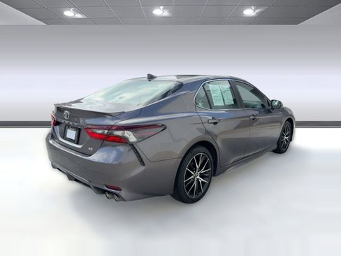 Used 2022 Toyota Camry SE image 9