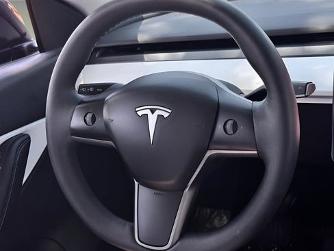 Used 2022 Tesla Model Y Long Range AWD/4WD image 12