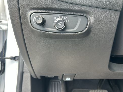 Used 2021 Chevrolet Equinox LS AWD/4WD image 18