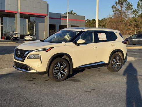 Used 2021 Nissan Rogue Platinum image 1